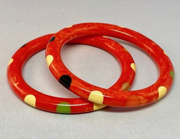 SZ23 pr Shultz dotted orange red bakelite tube bangles